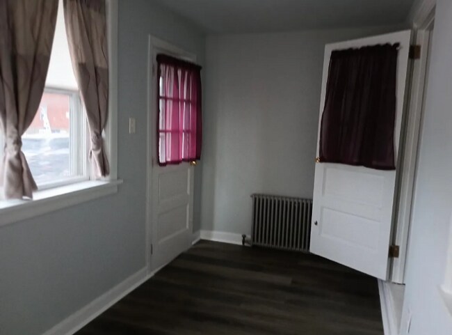 Photo - 865 Lancaster Ave