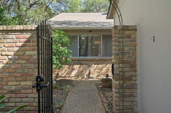 Photo - 3718 Steck Ave
