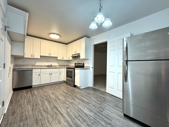 Photo - 613 W 4th Ave