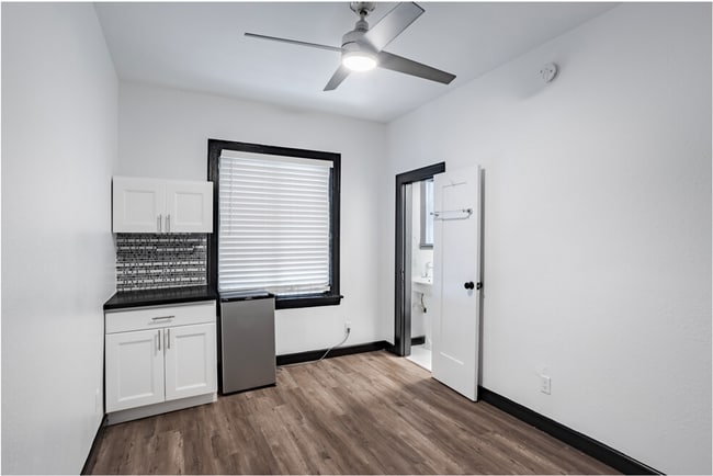 Photo - St. Moritz Apartments