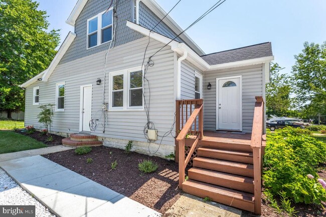 Building Photo - 1227 Tyler Ave