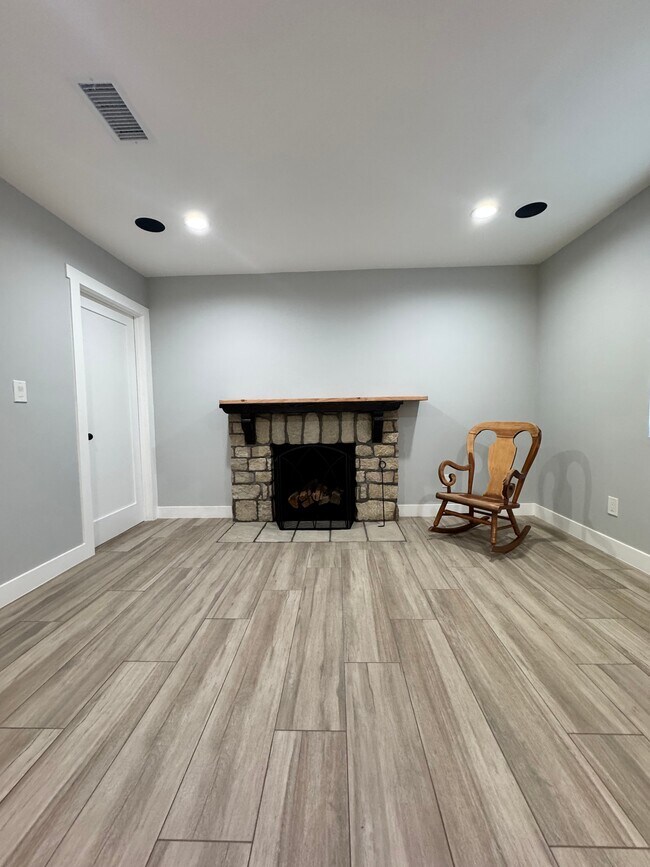 Photo - 1648 W 83rd St