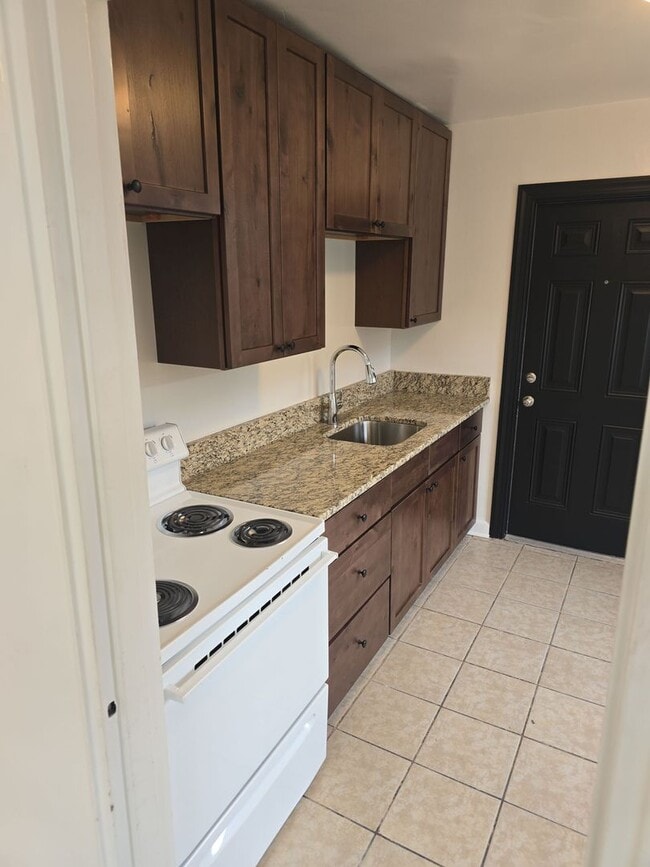 Photo - 2 Bedroom 1 bath off of Meeting st closed to the River District