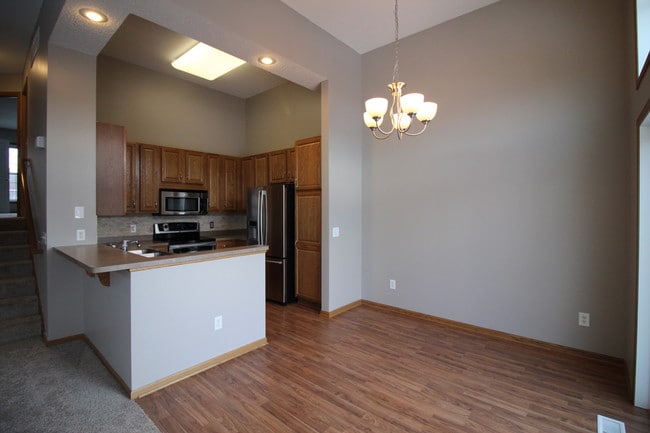 Photo - 10515 Pond Curve