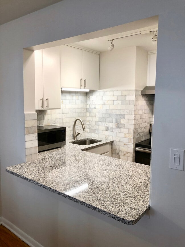 Photo - 526 W Roscoe St Unit 1B