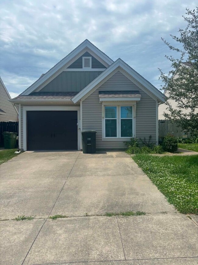 Building Photo - 2 Bed 2 Bath Attached Garage Heartland Neighborhood