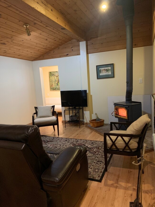 Photo - 15708 State St