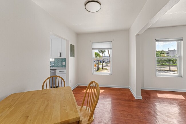 Photo - 1008 E Strawbridge Ave