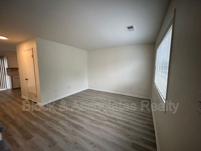 Photo - 1031 Salisbury St Unit A