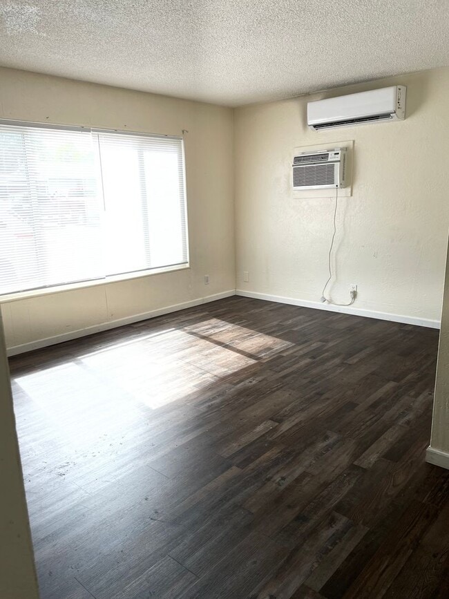 Photo - R539- 547 Mary Street Unidad #547