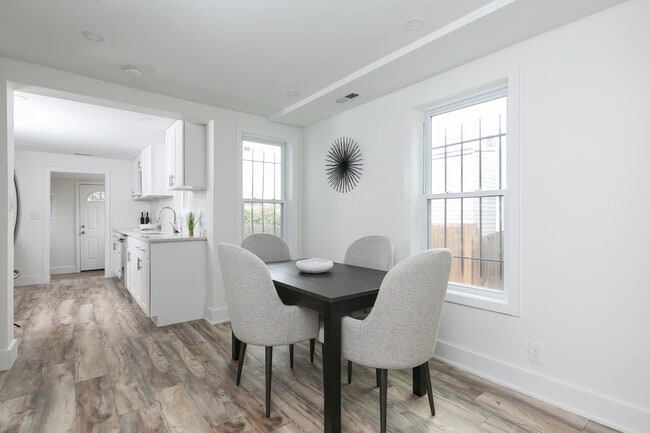 Photo - 2213 Chester St SE