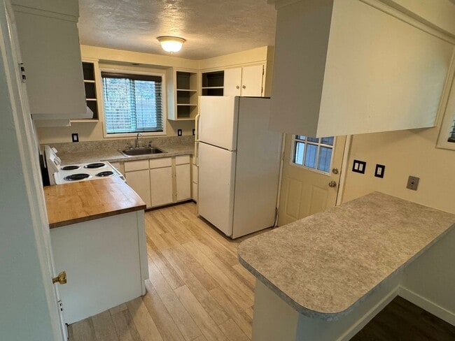 Photo - 2 Bedroom Off Coburg Rd.