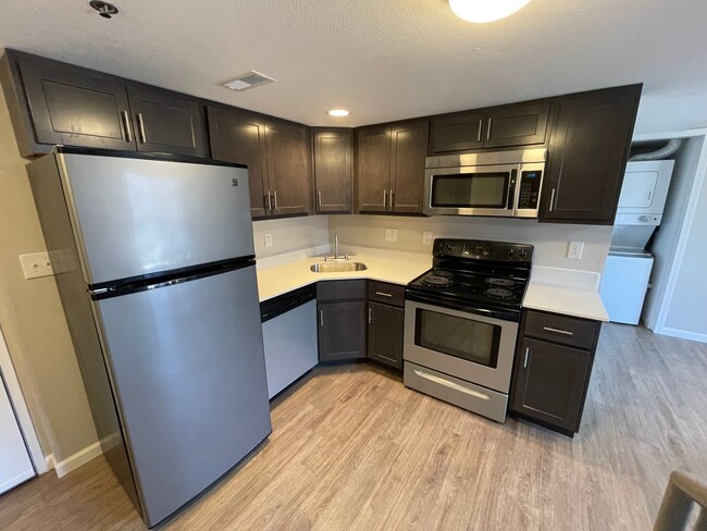 Photo - 301 E Chalmers