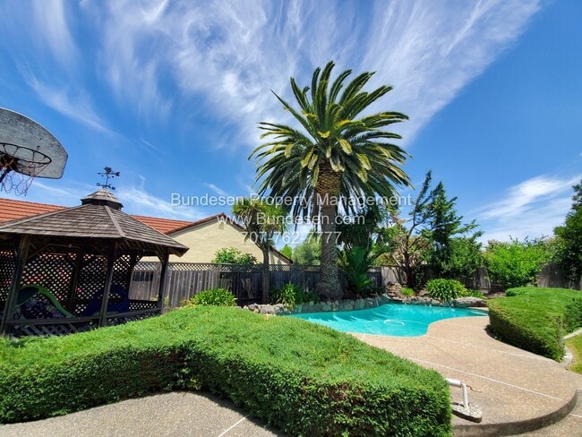 Beautiful 4 Bedroom Home with Pool – Easts... - Beautiful 4 Bedroom Home with Pool – Easts...