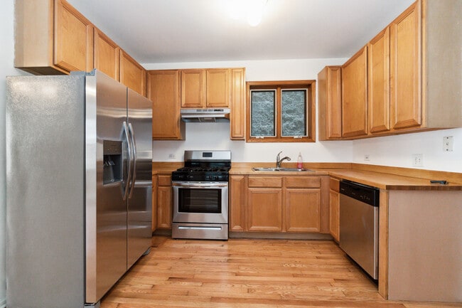 New appliances in large kitchen - 1138 N Mozart St Unit #1
