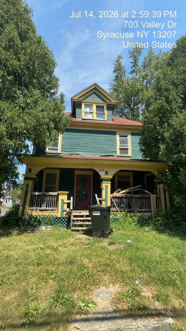 Building Photo - 703 Valley Dr