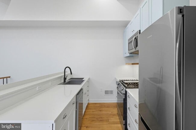 Photo - 3531 Claremont St