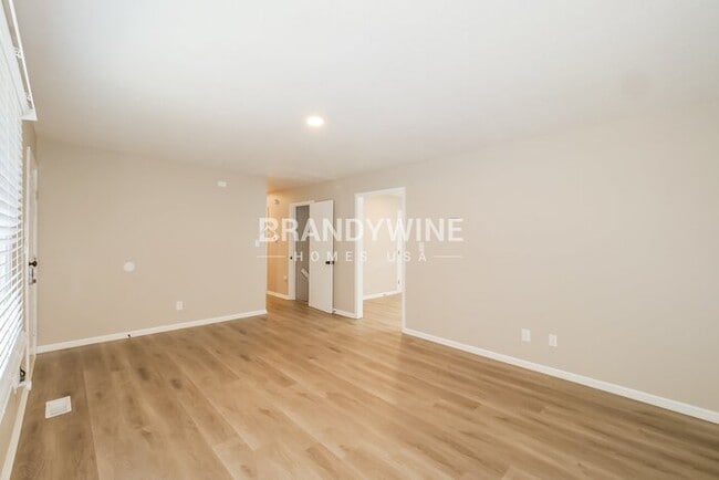 Photo - 941 NE Bristol Dr