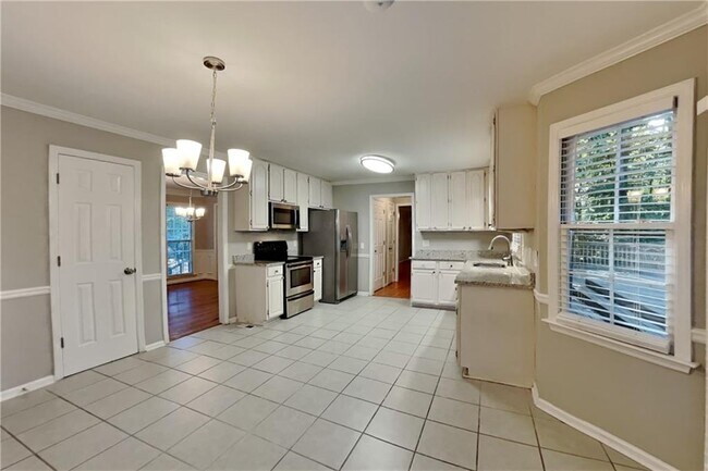 Photo - 3371 Chatsworth Way