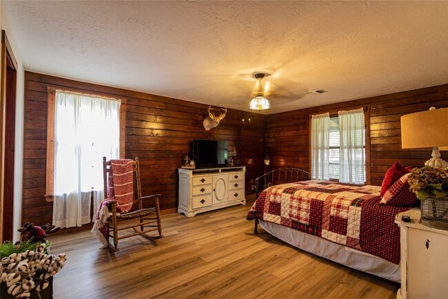 Photo - 2612 Primrose Dr
