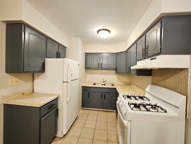 Photo - 865 Westmoreland Dr Unit 19