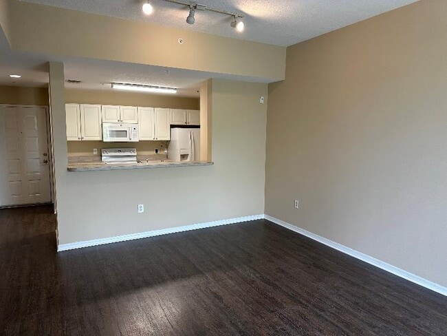 Building Photo - 1155 Main St Unit 307