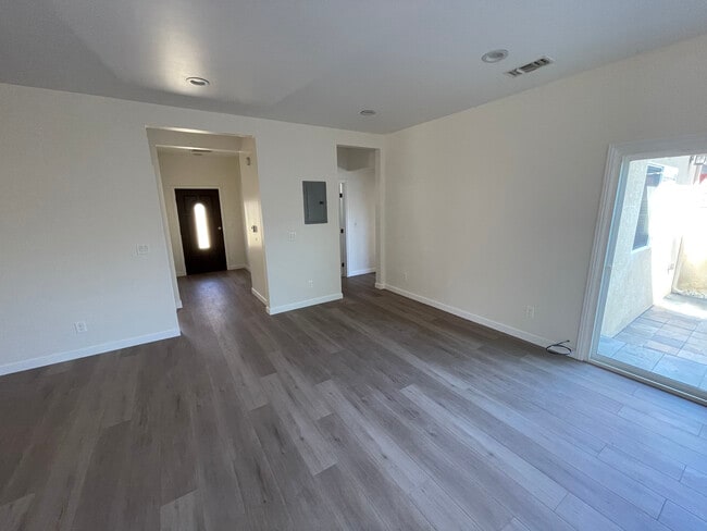 Photo - 15038 Friar St