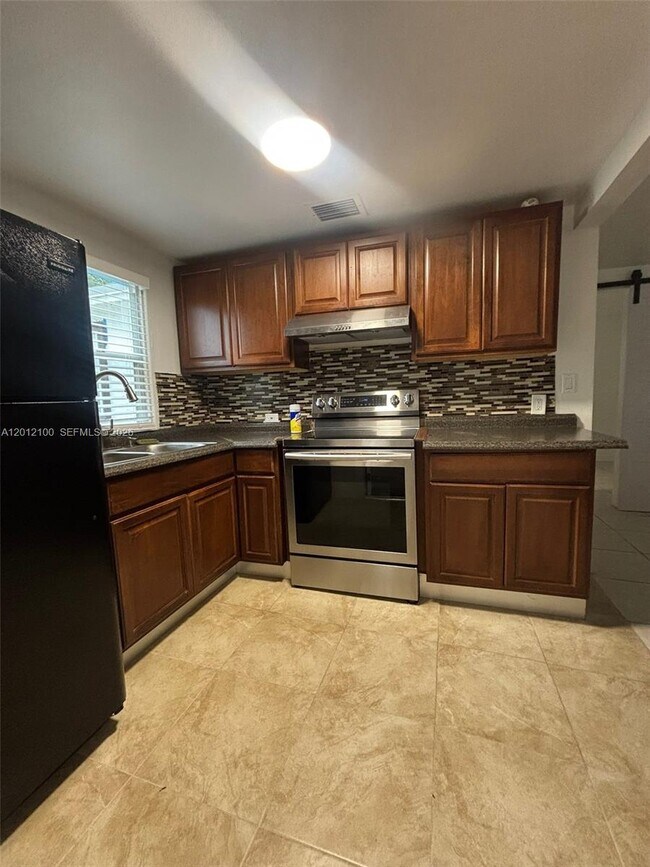 Photo - 719 Glenn Pkwy