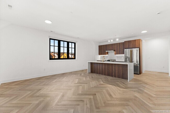 Photo - 100 E Putnam Ave Unit 301