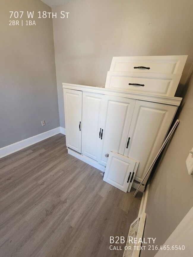 Photo - 707 W 18th St