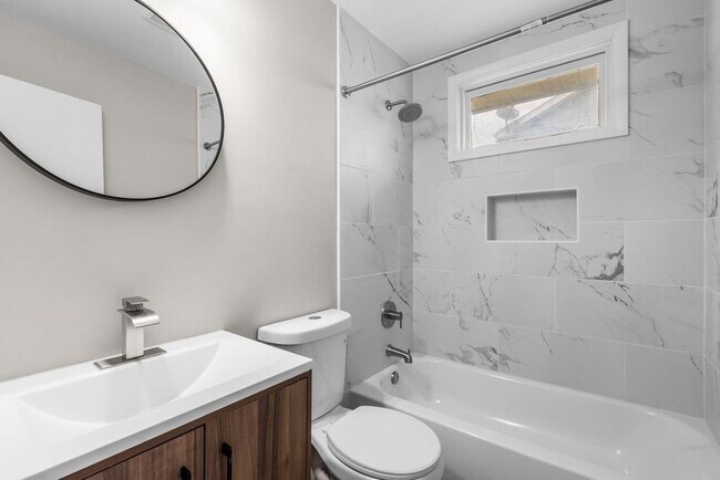 895a W Sharpe Ave Unit A