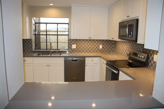 Photo - 2227 Highland Hills Dr