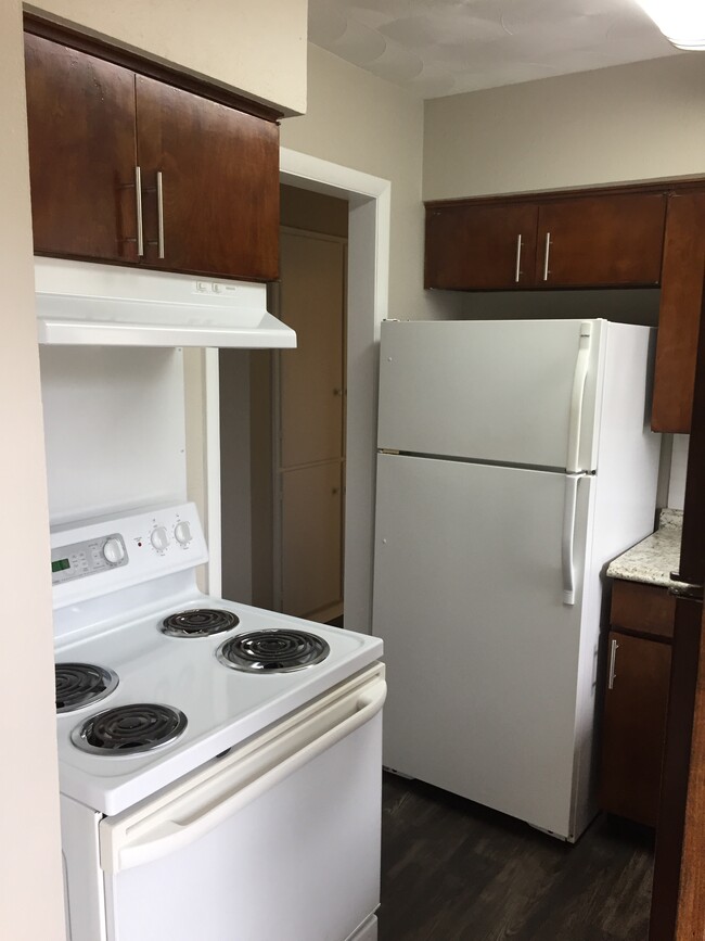 Kitchen - 222 S Hampton Rd Apartments Unit 203