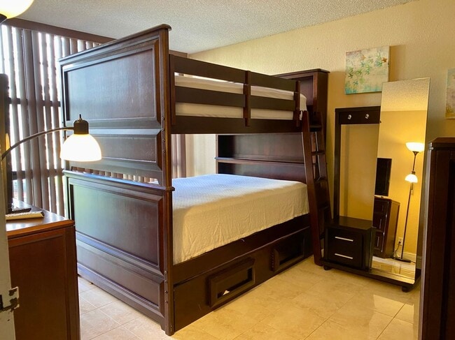Photo - 17011 N Bay Rd Unidad 304