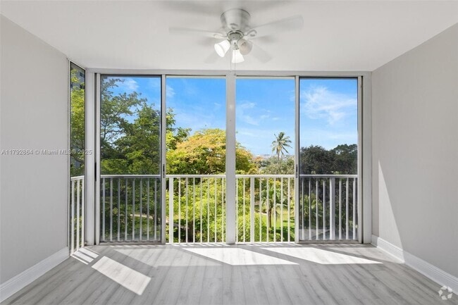Building Photo - 4200 Hillcrest Dr Unit 505 Rental