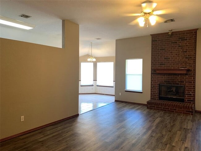 Photo - 2909 Sandstone Dr