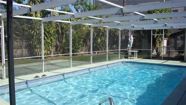 Photo - 1201 S 19th Ave Unit 2