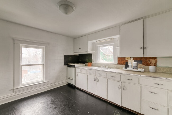 124 E Barnes Ave