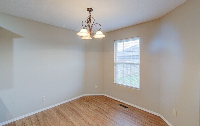 Photo - 3 bedroom home conveniently located on the east side of Republic