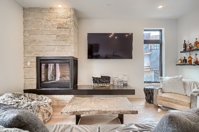 Photo - 930 Blue River Pkwy