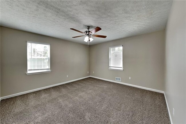 Photo - 285 Woodland St