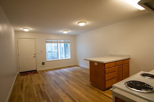 Photo - Renovated St Johns-1Bdr w/Modern Appliances + Washer/Dryer! Unit 35-02
