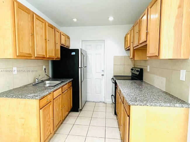 Photo - 608 SW 16th Ave Unit 3