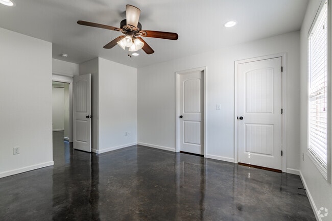 3BR, 2BA - 1,153SF - Primary Bedroom