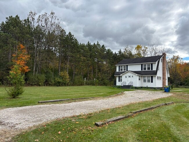 Building Photo - 3-Bedroom Home on Wooded Lot | Flexible Move-in Date!