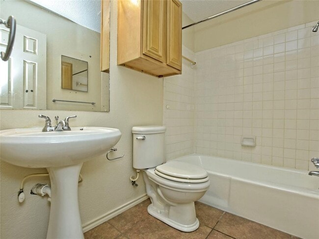 Photo - 415 Fantail Loop