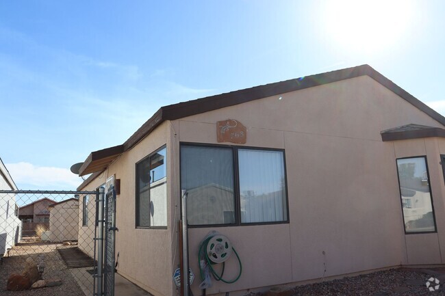 Building Photo - Desert Shadows Home