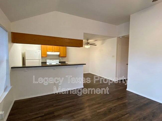 Photo - 641 Woodard Ave