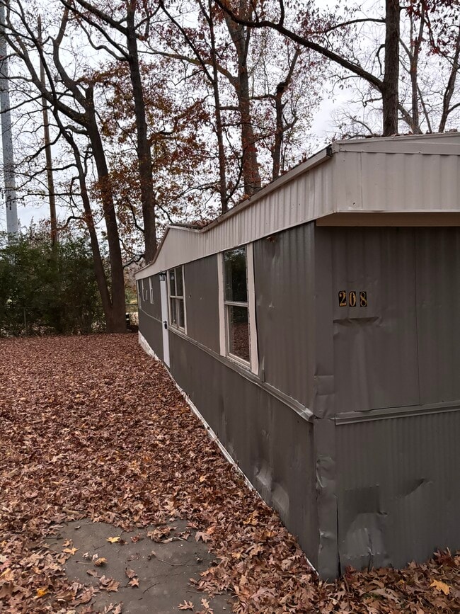 Building Photo - 208 Fernwood Park Dr Rental