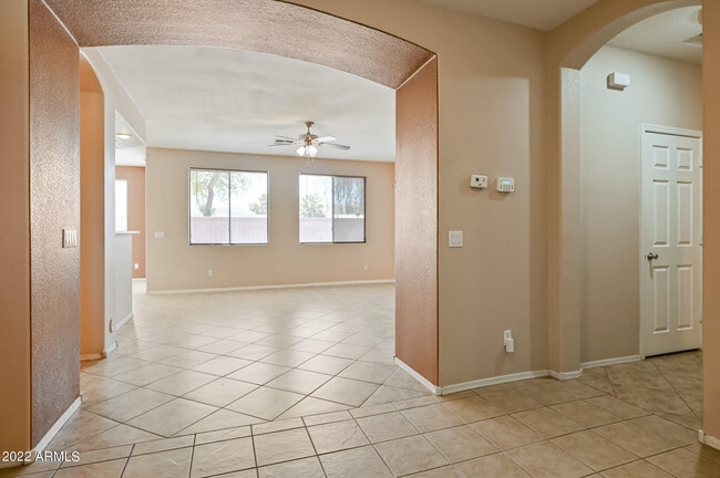 1525 W St Kateri Dr